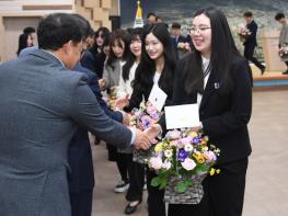 거창군, 새내기 공무원의 시보해제를 축하합니다! 기사 이미지