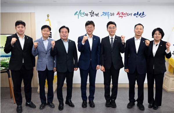 안산시, 김남국 국회의원과 정책간담회…지역 현안 해결 협력 강화 기사 이미지