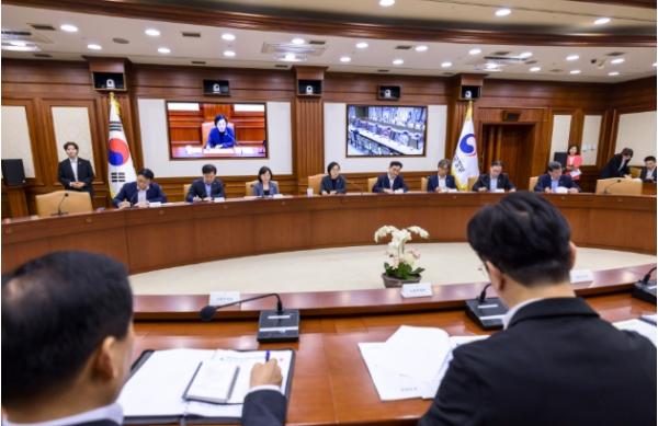  한성숙 국무총리, 취임 후 첫 국가정책조정회의 주재